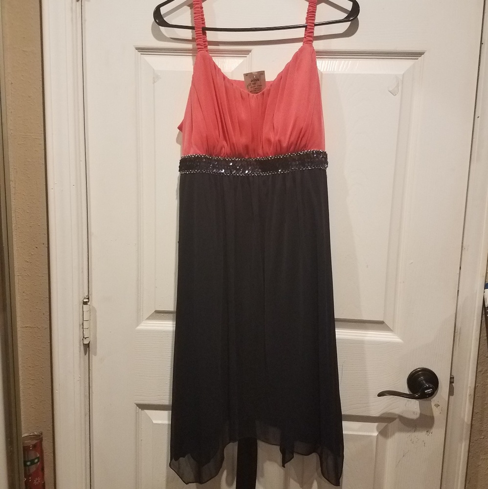 Beautiful two colored dress.